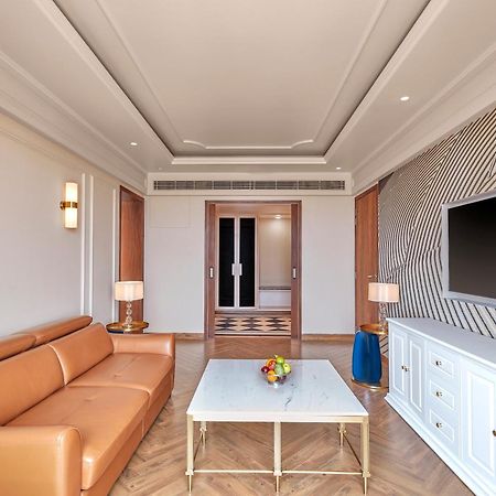 Doubletree By Hilton Varanasi Exterior photo