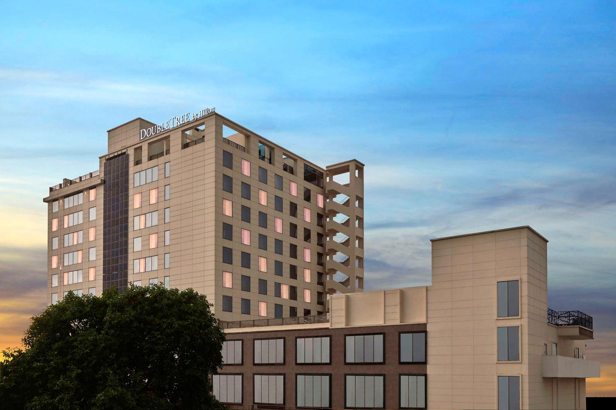 Doubletree By Hilton Varanasi Exterior photo