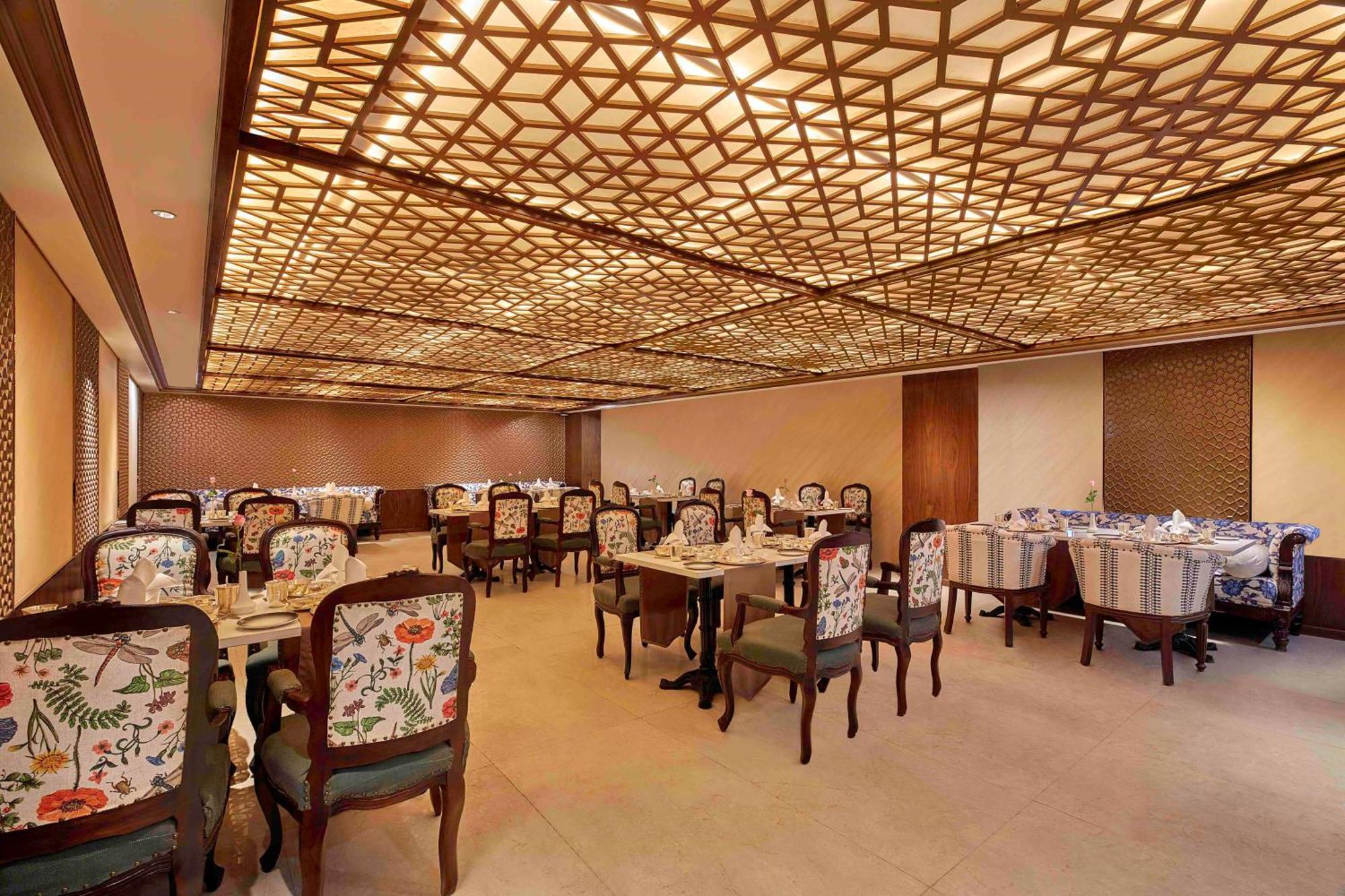 Doubletree By Hilton Varanasi Exterior photo