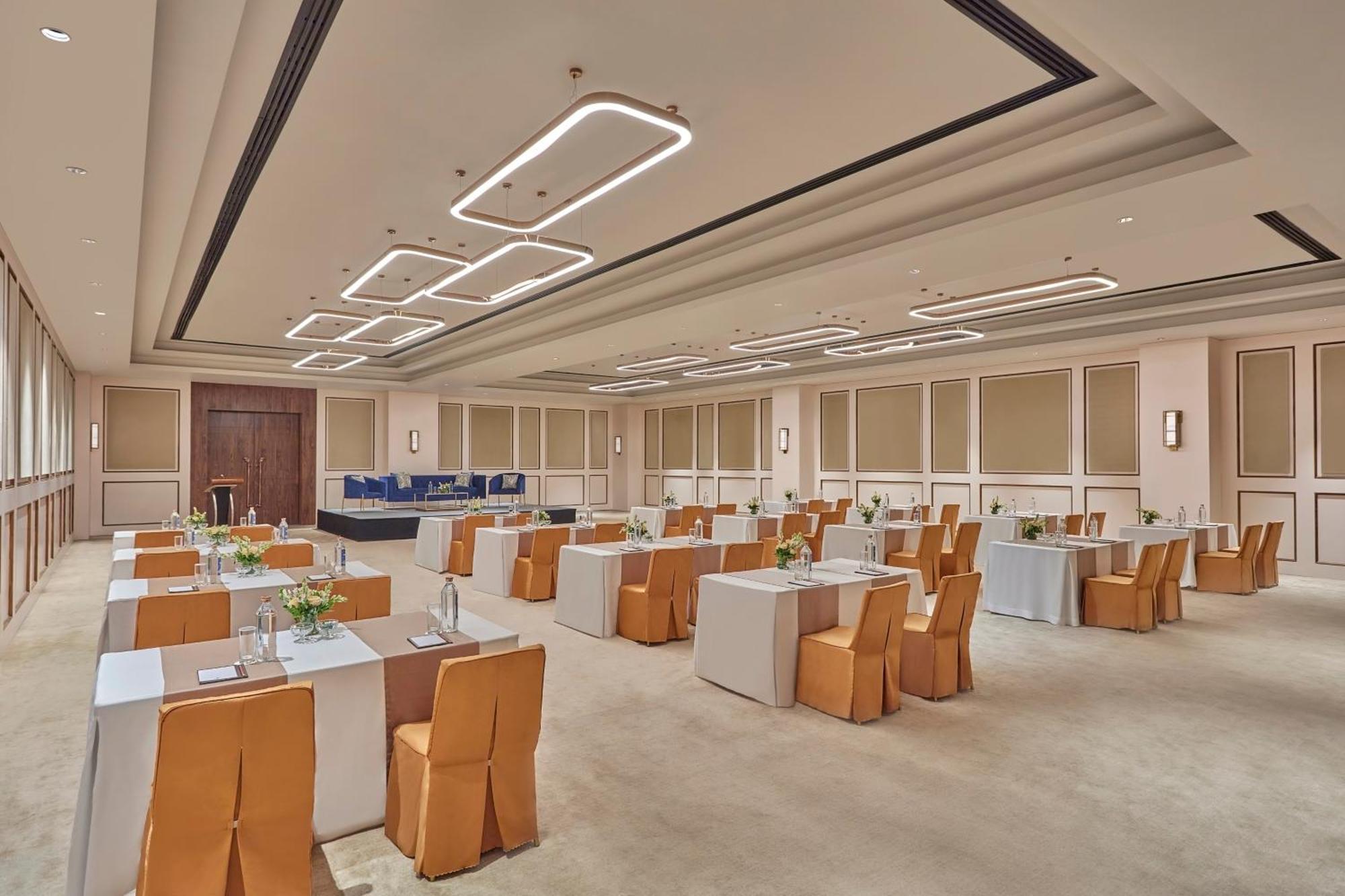 Doubletree By Hilton Varanasi Exterior photo